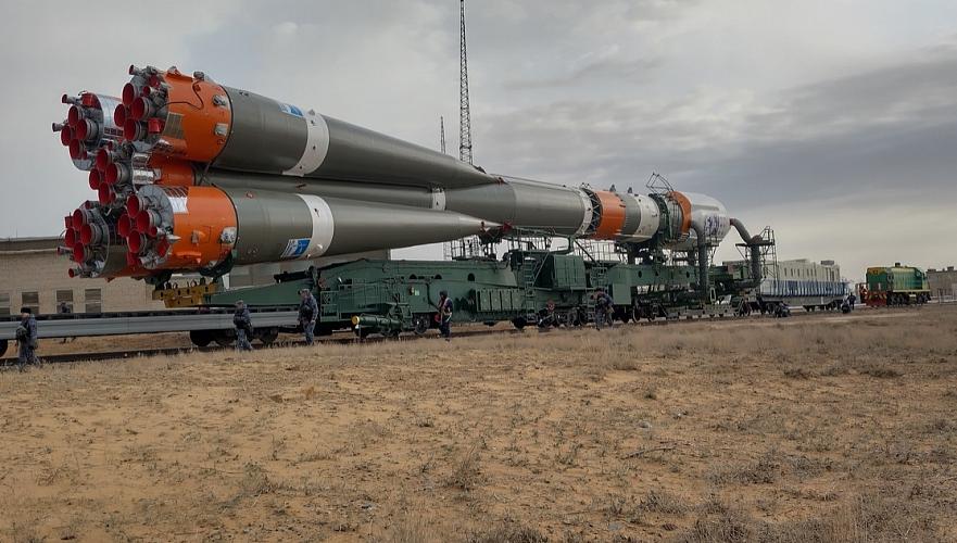 Soyuz with Russian satellite Resurs-P installed at Baikonur launch complex