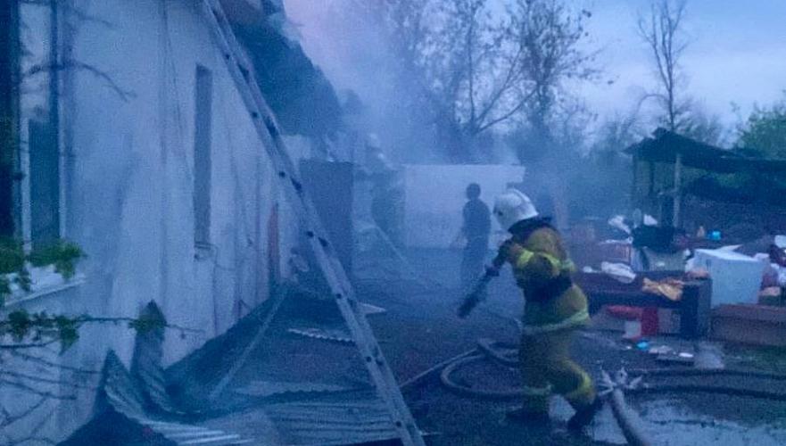 Пожарные ликвидировали пожар в частном доме в Алматинской области 