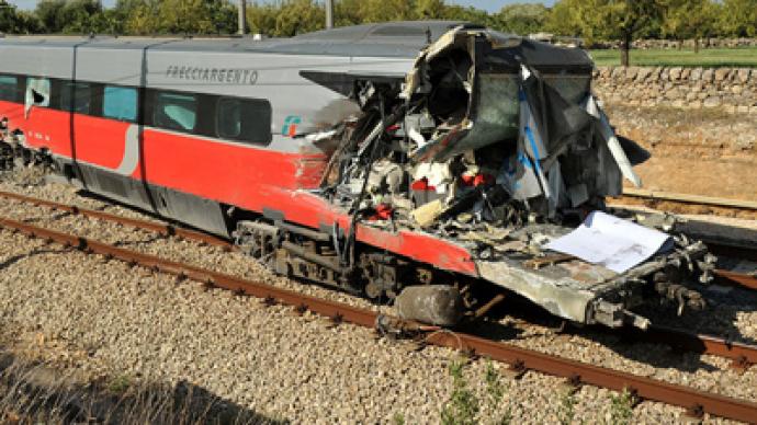 2 died and 18 injured in collision of train and lorry in Italy